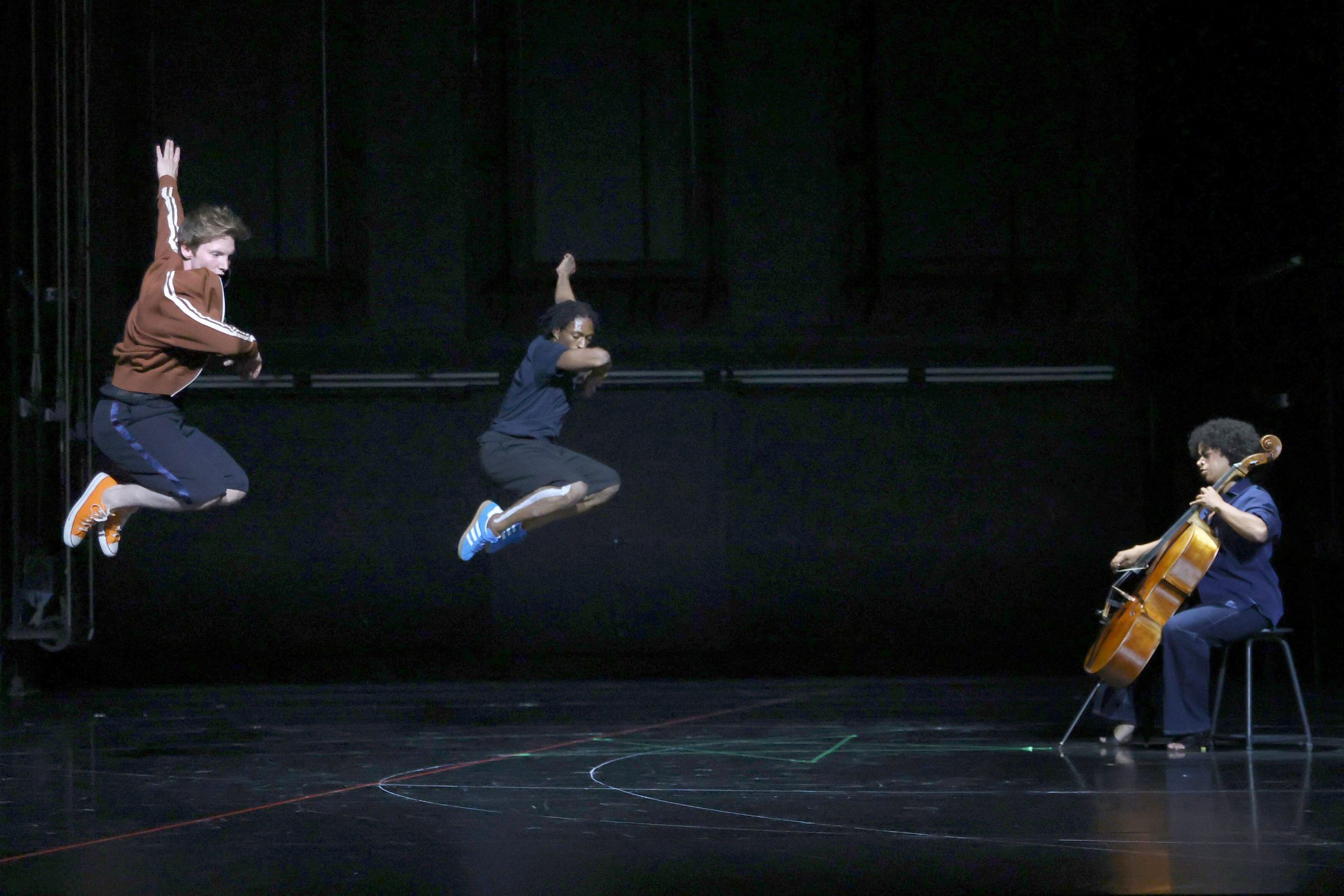 Philipe Lens, Lateef Williams and Maria Franz in <i>Mitten wir im Leben sind</i> © Phile Deprez