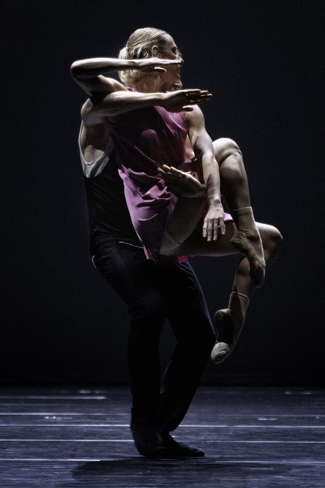 Allison McGuire and partner in William Forsythe’s <i>Quintett</i> © Phile Deprez