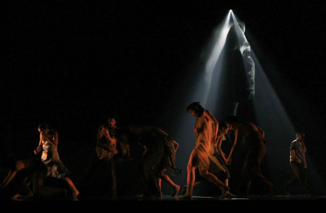 Opera Ballet Vlaanderen in Raymond/Tregarthen’s <i>Only Light Years Away</i> © Phile Deprez