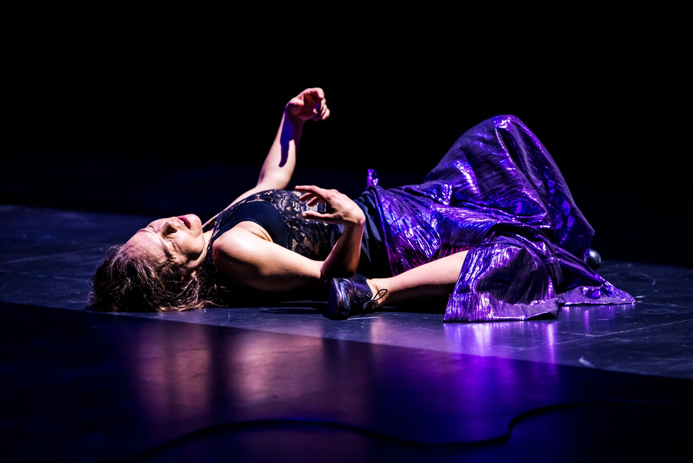 Rocío Molina in <i>Calentamiento</i> © Simone Fratini