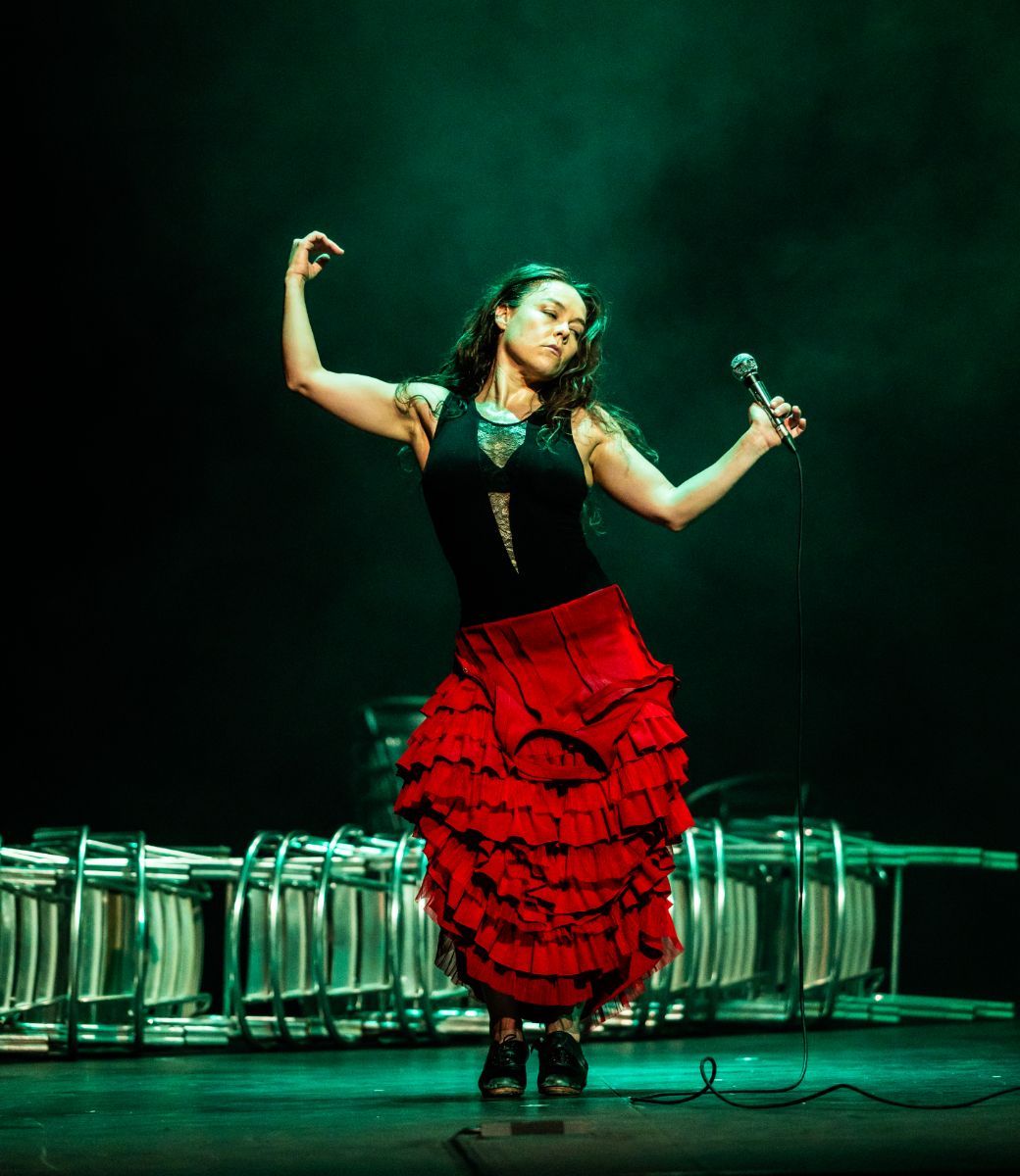 Rocío Molina in <i>Calentamiento</i> © Simone Fratini