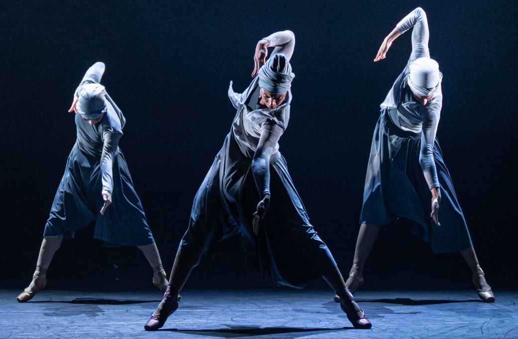 Ballet Black in Mthuthuzeli November’s <i>Ingoma</i> © Photography by ASH