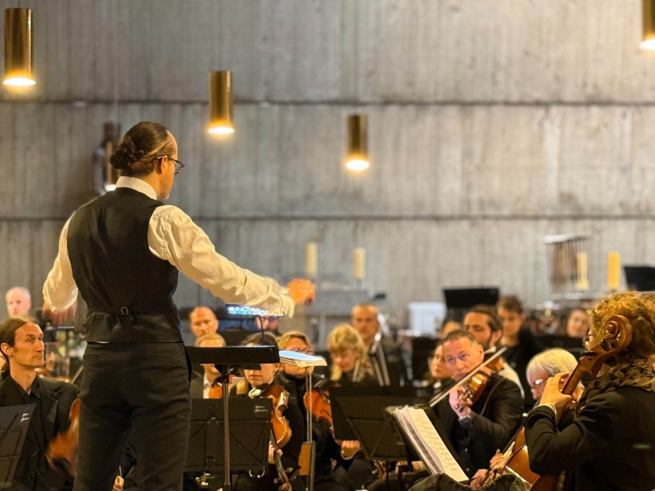 Ondes Plurielles in rehearsal in Saint-Marcel Church © Rémi Monti / Bachtrack