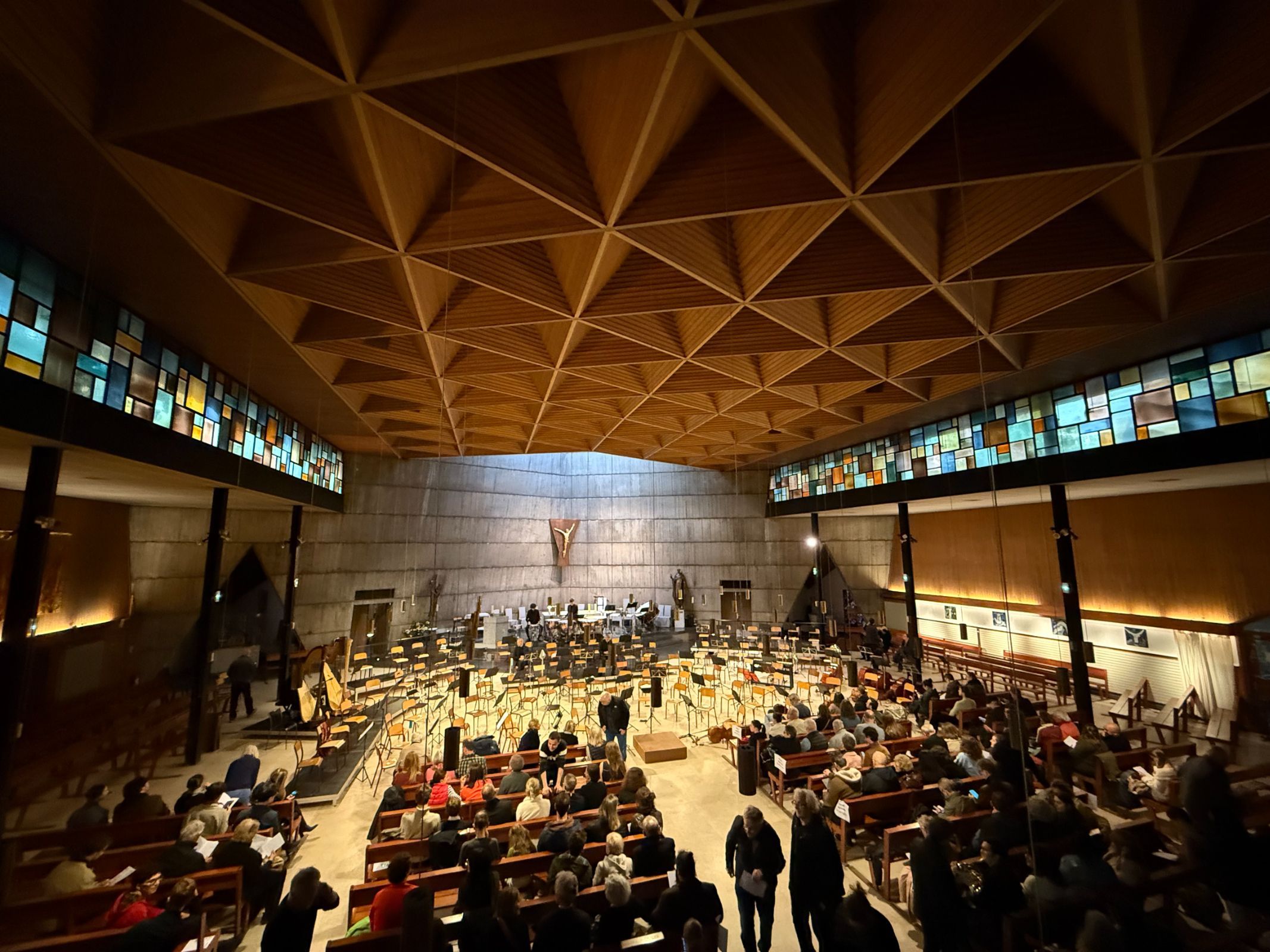 Before the concert: Ondes Plurielles in Saint-Marcel Church © Rémi Monti / Bachtrack