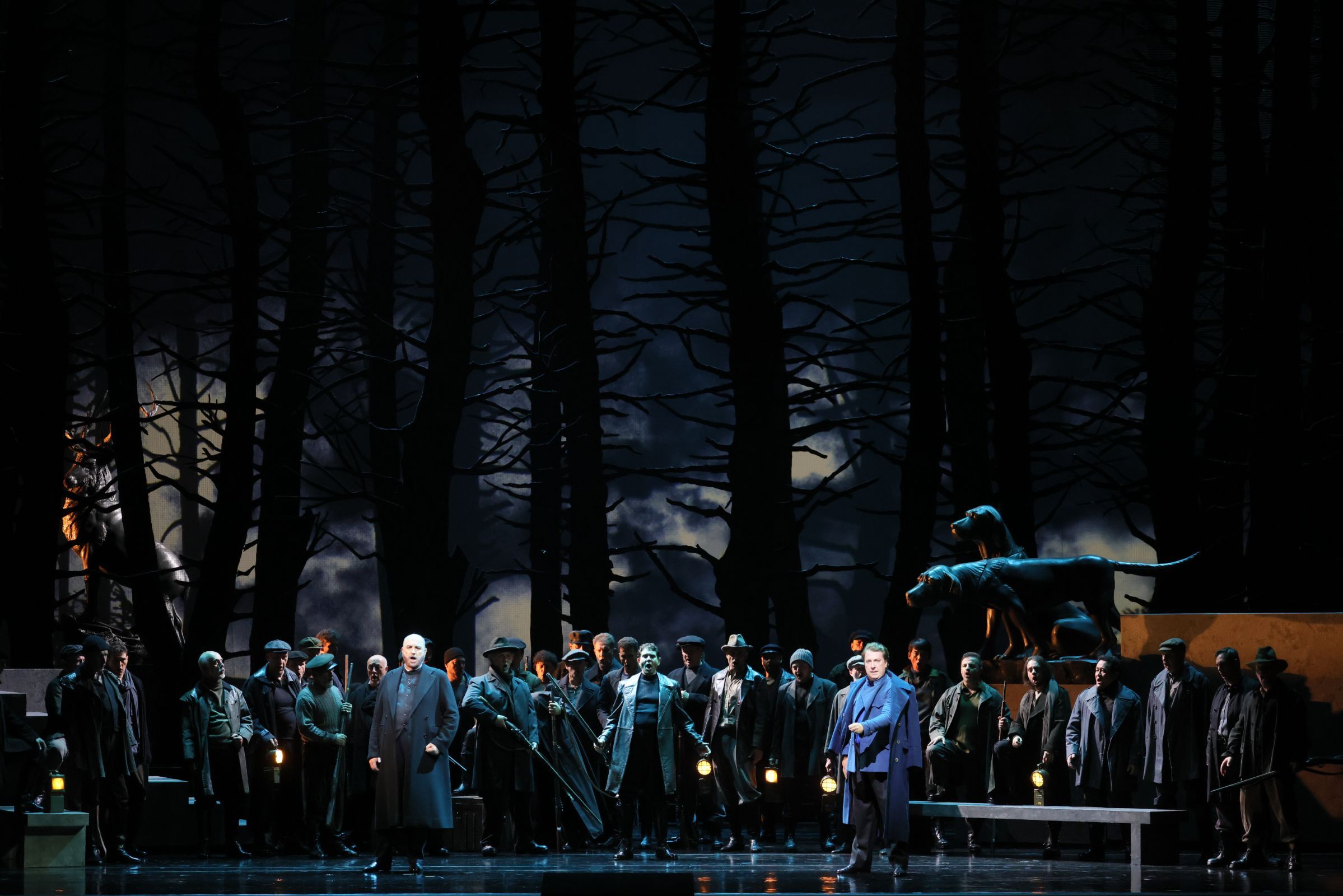 Michele Pertusi (Raimondo), Boris Pinkhasovich (Enrico) and chorus &copy; Brescia e Amisano | Teatro alla Scala