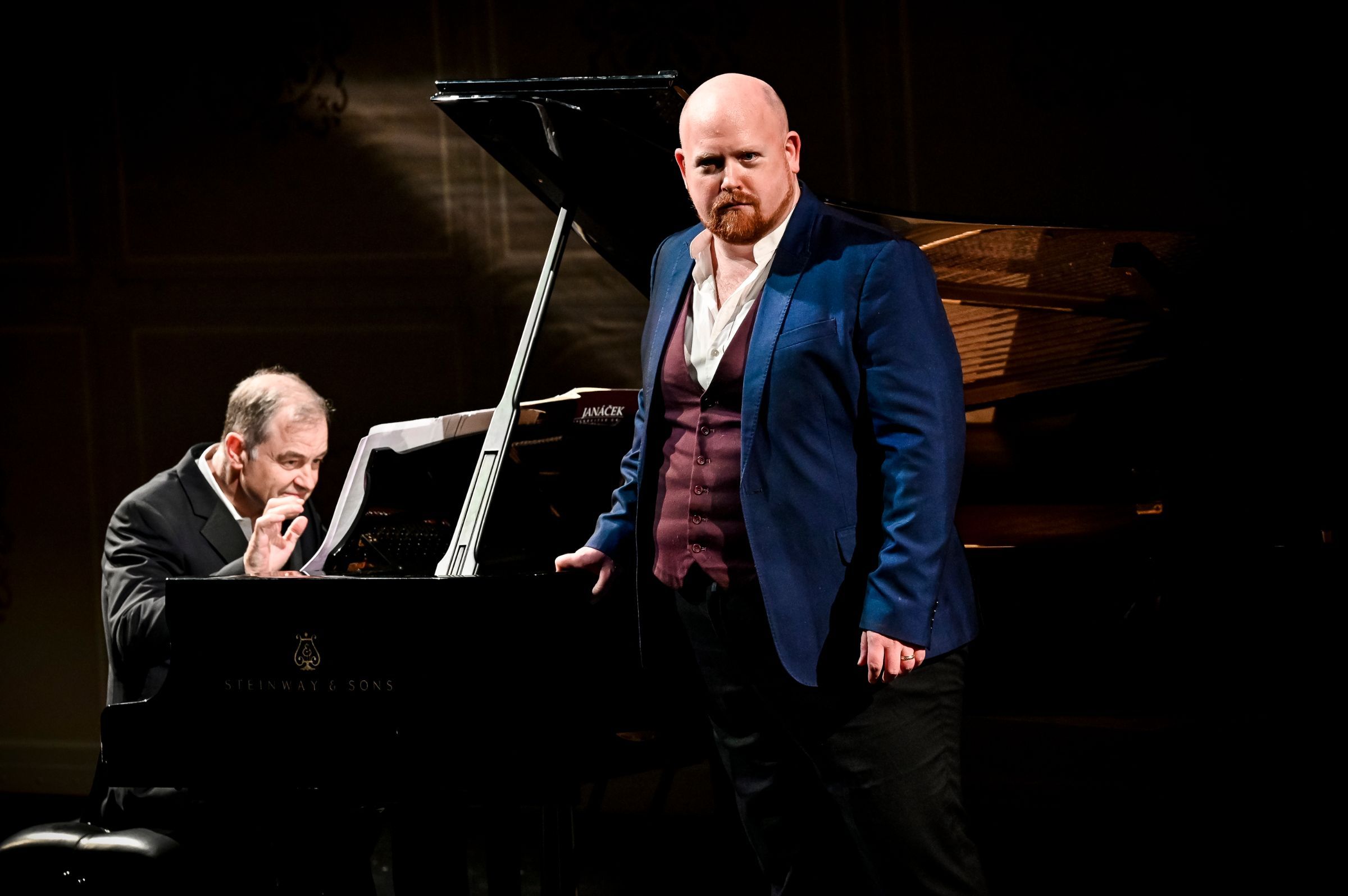 Nicky Spence sings Janáček’s <i>The Diary of One Who Disappeared</i> with Julius Drake in Brno © Marek Olbrzymek