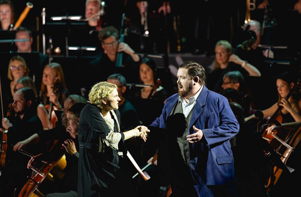 Nicky Spence with Amanda Majeski in Shostakovich’s <i>Lady Macbeth of Mtsensk</i> at the BBC Proms © Andy Paradise