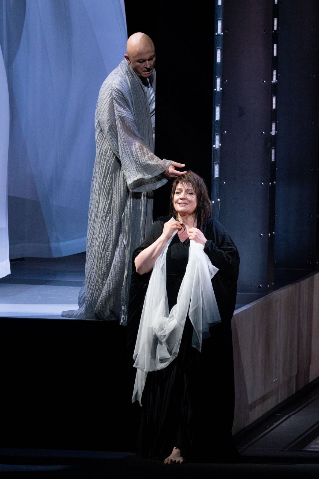 Egils Siliņš (Orest) and Aile Asszonyi (Elektra) © Rikimaru Hotta