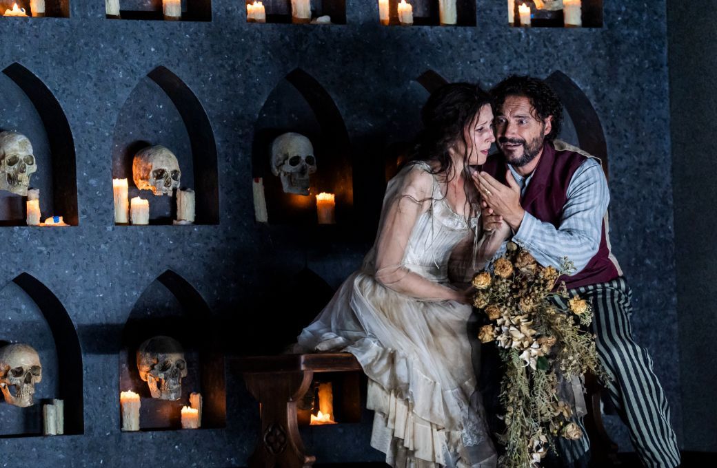 Lisette Oropesa (Elvira) and Francesco Demuro (Arturo) &copy; RBO | Tristram Kenton