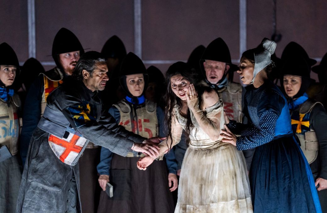 Ildebrando D'Arcangelo (Giorgio), Lisette Oropesa (Elvira) and ensemble &copy; RBO | Tristram Kenton