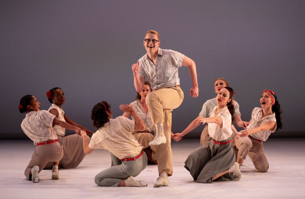 Lee Duveneck with Paul Taylor Dance Company in <i>Company B</i> © Grace Copeland