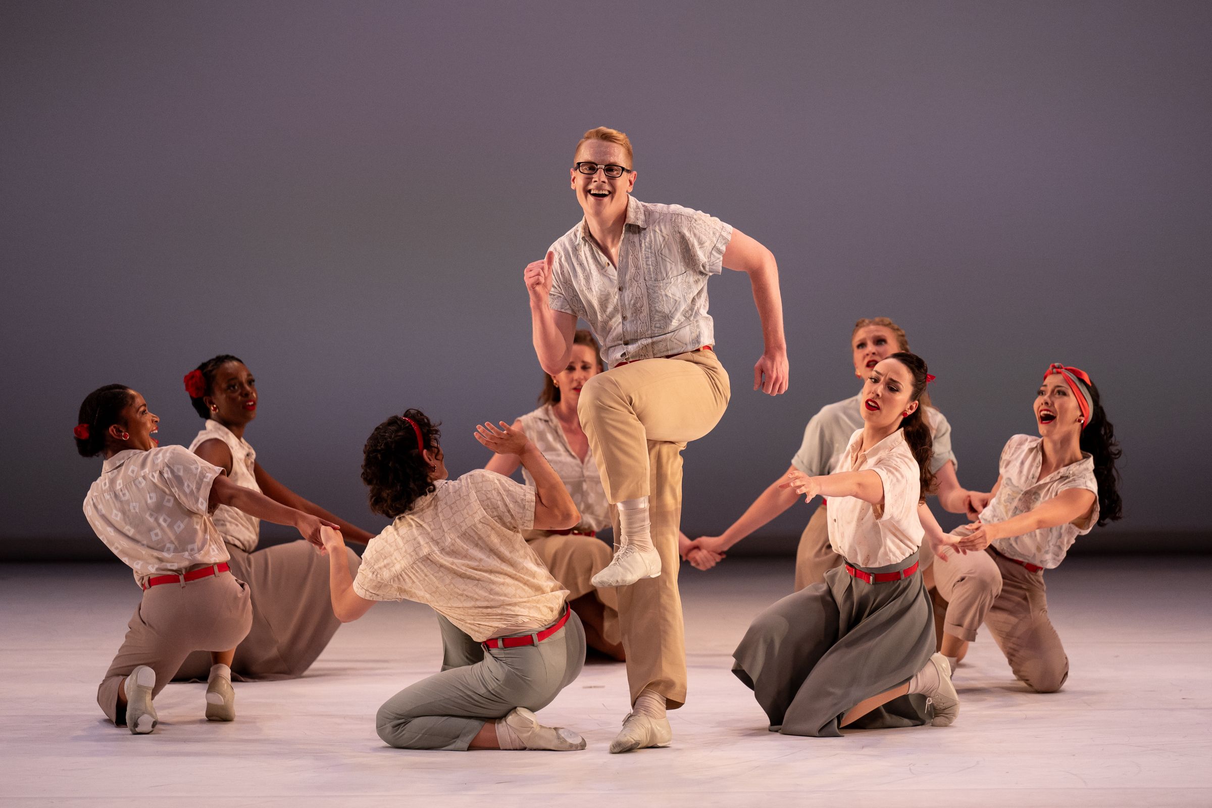 Lee Duveneck with Paul Taylor Dance Company in <i>Company B</i> © Grace Copeland