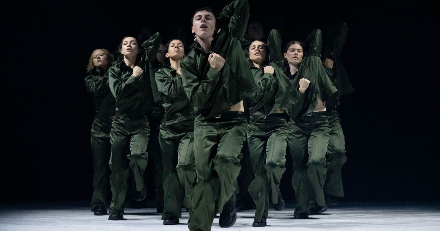 Sydney Dance Company’s <i>Engine</i>: the cult is recruiting © Wendell Teodoro