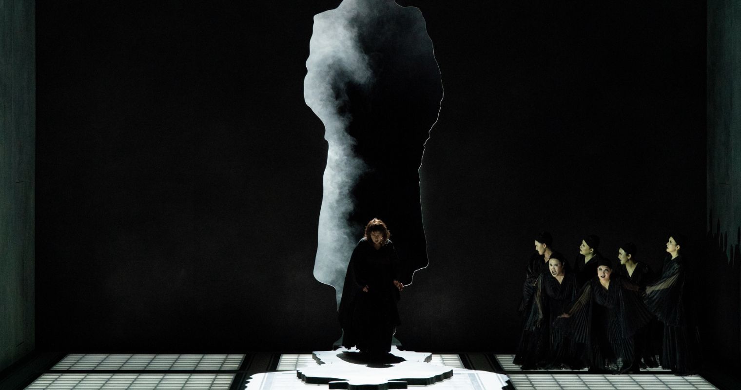 A hole in the heart: Johannes Erath’s new <i>Elektra</i> grips Tokyo © Rikimaru Hotta