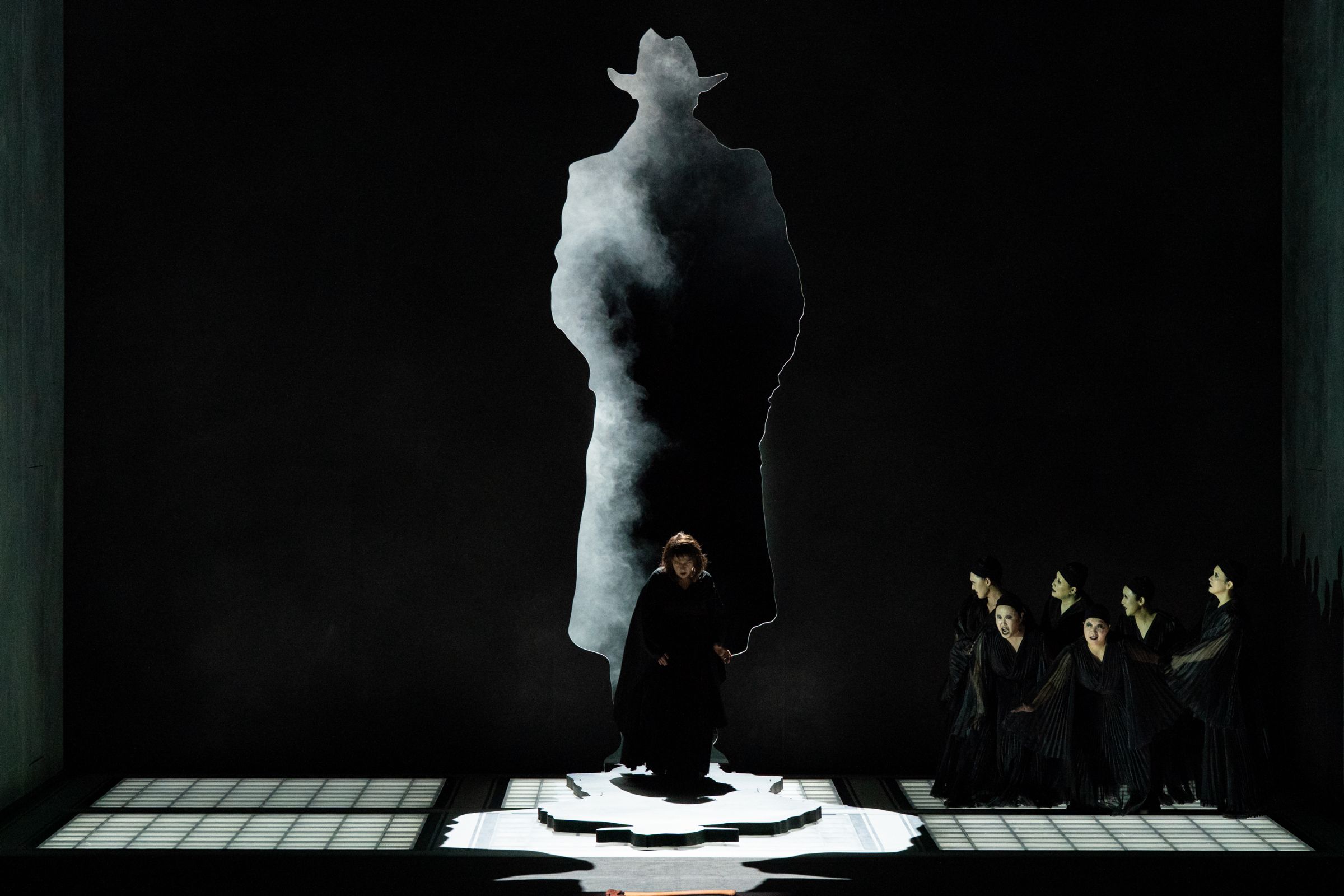 A hole in the heart: Johannes Erath’s new <i>Elektra</i> grips Tokyo © Rikimaru Hotta