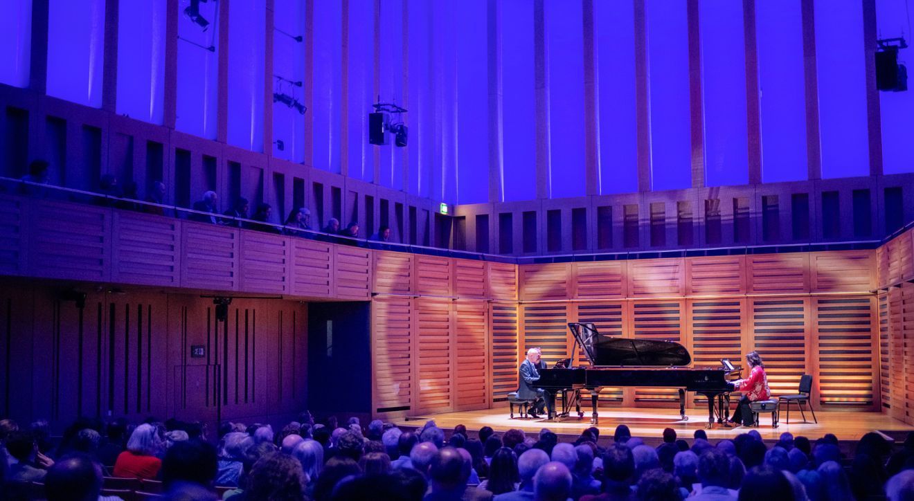 Charles Owen and Katya Apekisheva perform in Kings Place Hall 1 &copy; Viktor Erik Emanuel