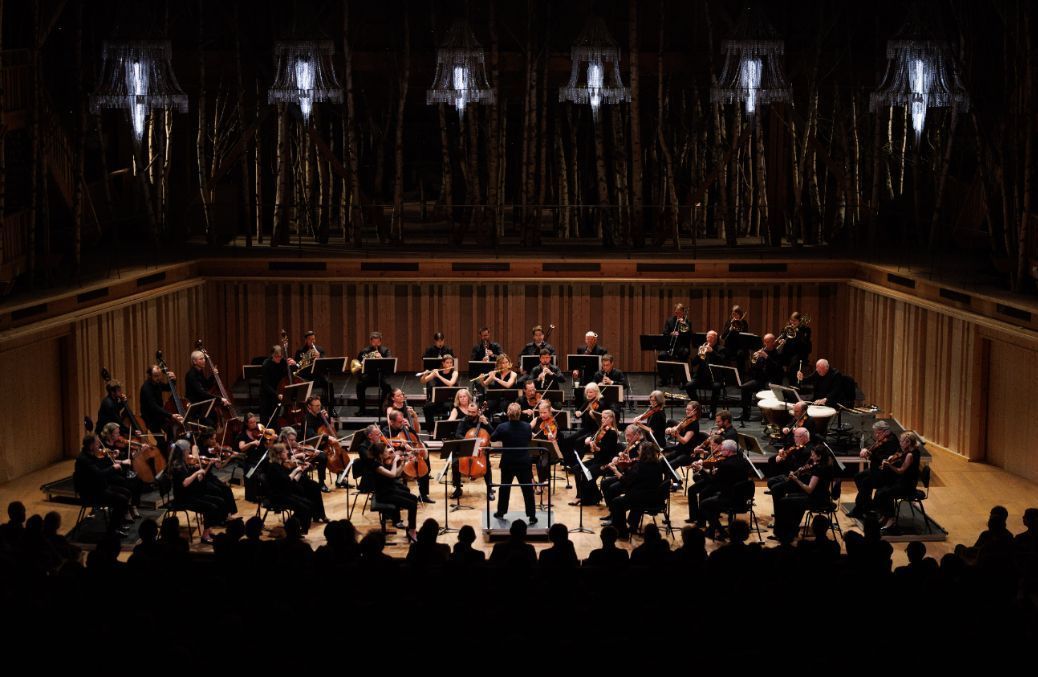 Yannick N&eacute;zet-Seguin dirige le Chamber Orchestra of Europe &agrave; la Grange au Lac &copy; Les M&eacute;l&egrave;zes - Matthieu Joffres