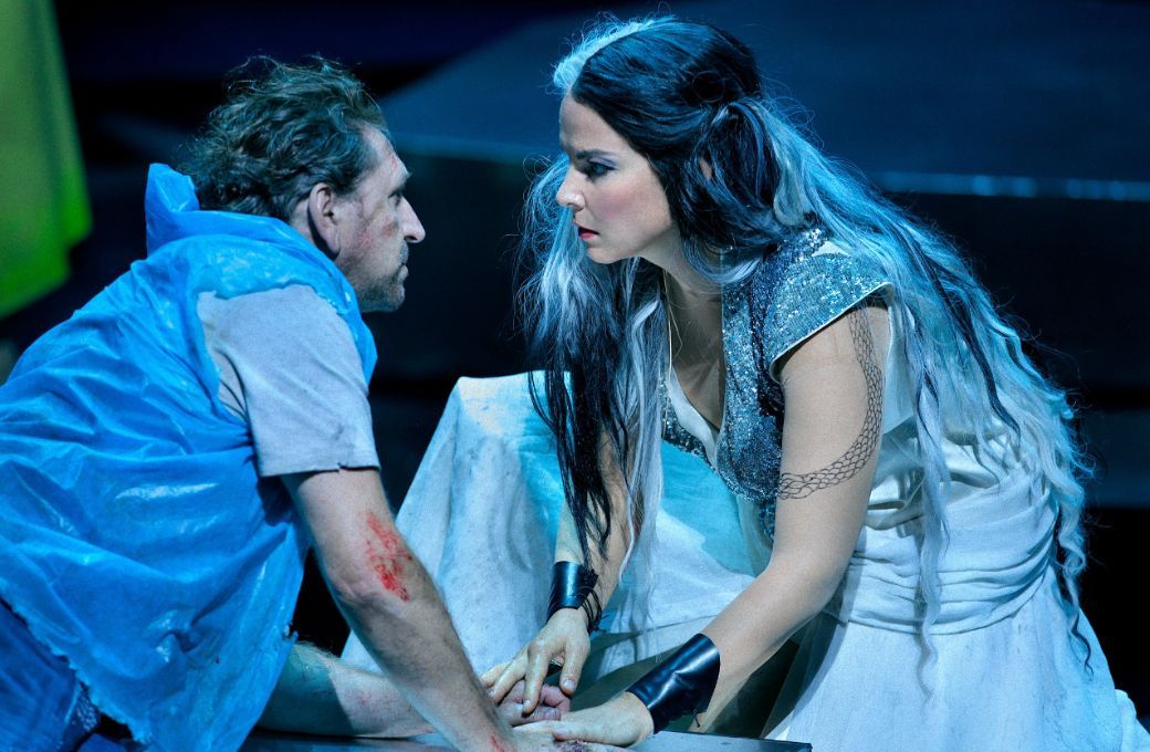 Andreas Schager (Parsifal) und Elīna Garanča (Kundry) in Jay Scheibs <i>Parsifal</i> (2023) © Enrico Nawrath | Bayreuther Festspiele