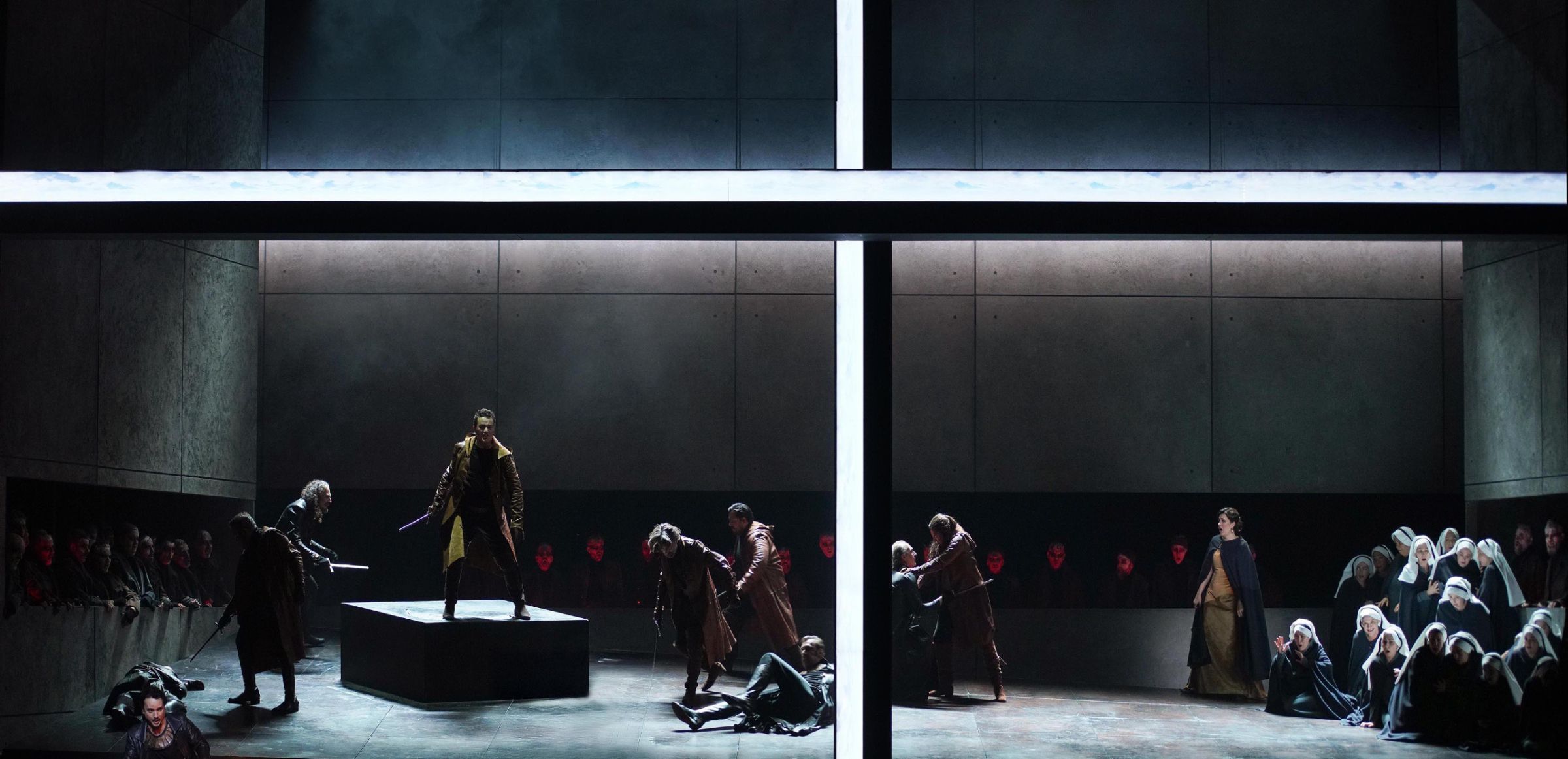 Escena de <i>Il trovatore</i>, producción de Francisco Negrín, en el Teatro Real &copy; Javier del Real | Teatro Real