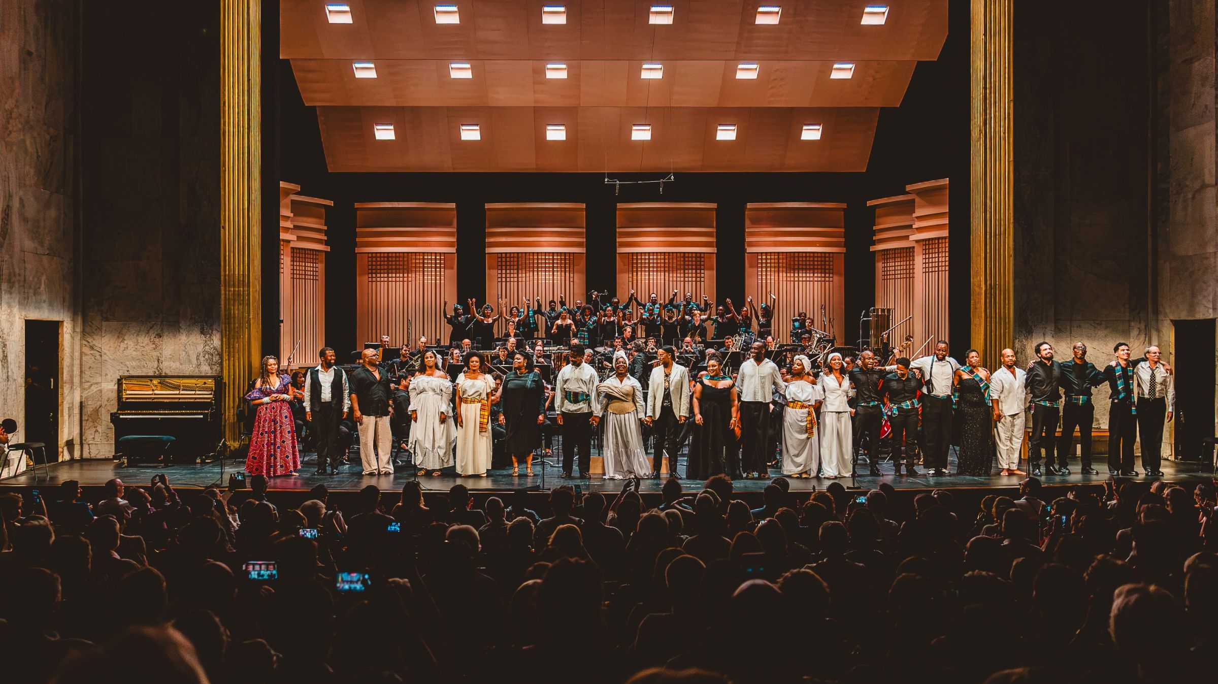 Toute l'équipe de <i>Porgy and Bess</i> au Théâtre des Champs-Elysées &copy; Quentin Balouzet