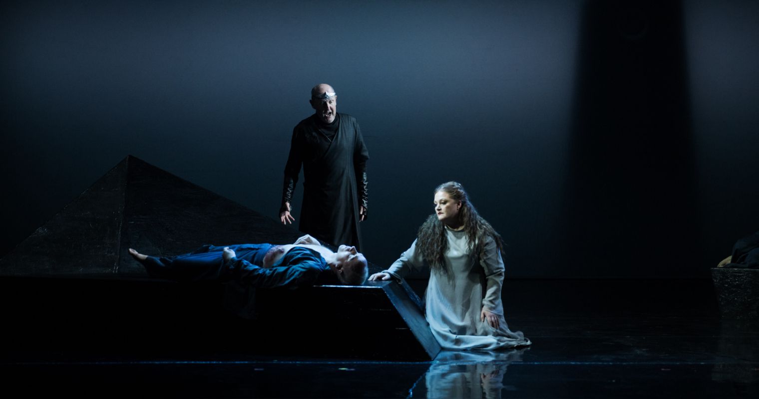 Anthony Negus conducts a vigorous, vivid <i>Tristan und Isolde</i> in the Cotswolds © Matthew Williams-Ellis