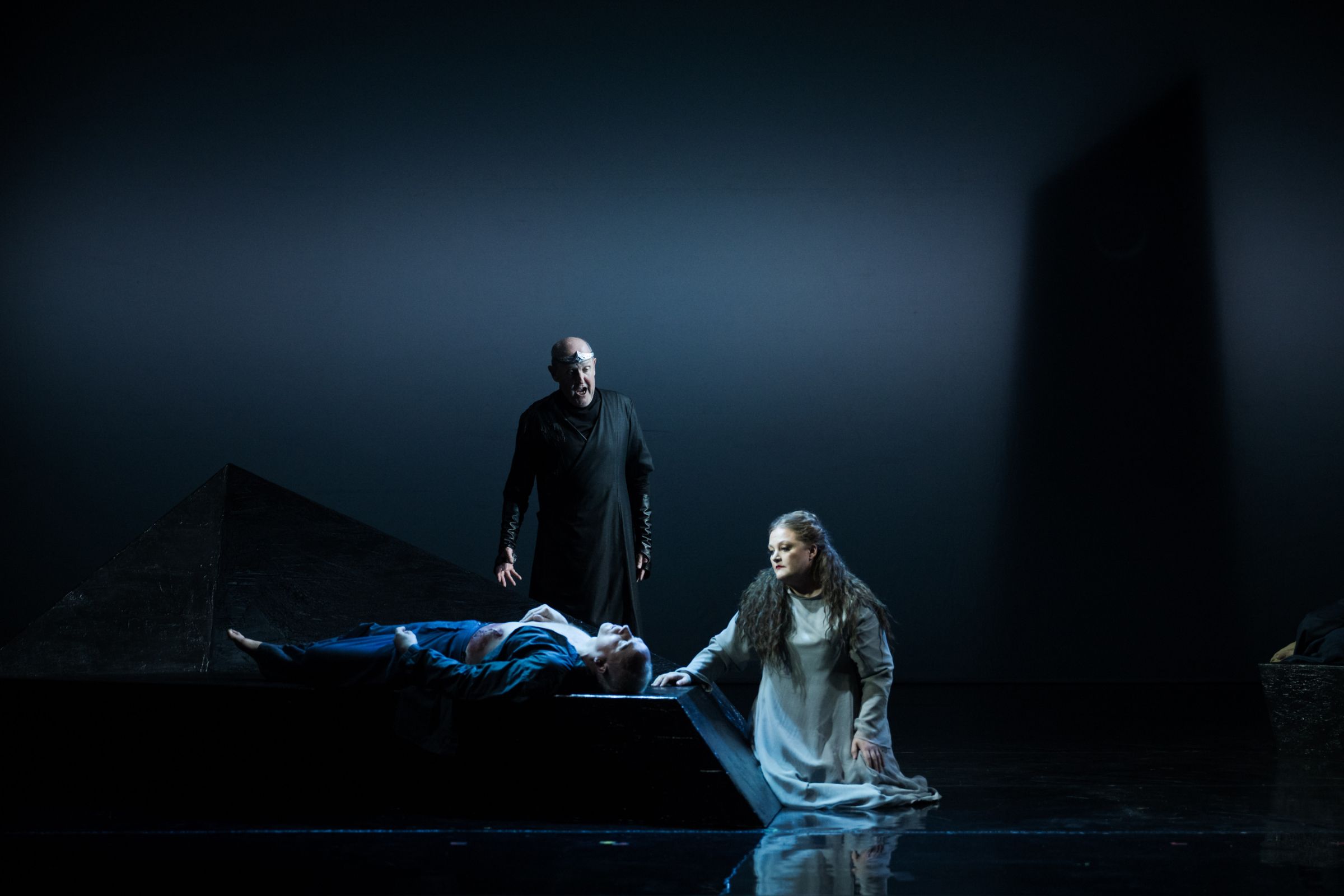 Anthony Negus conducts a vigorous, vivid <i>Tristan und Isolde</i> in the Cotswolds © Matthew Williams-Ellis