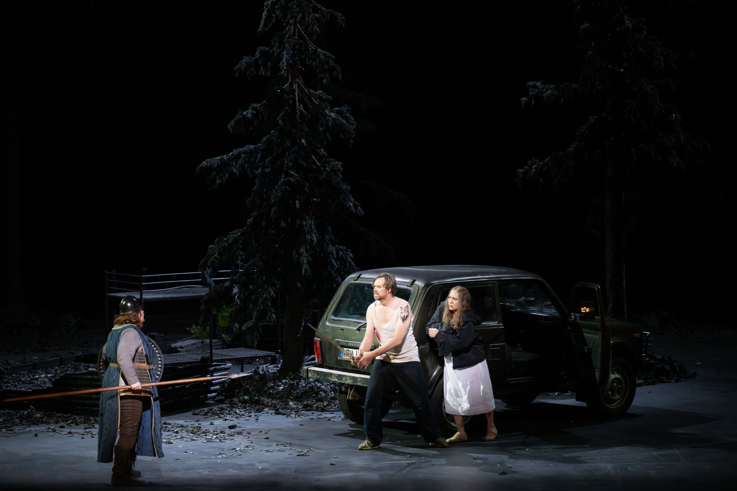 Miina-Liisa Värelä (Brünnhilde), Joachim Bäckström (Siegmund) und Irene Roberts (Sieglinde)
