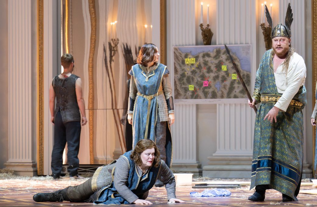 Miina-Liisa V&auml;rel&auml; (Br&uuml;nnhilde) und Nicholas Brownlee (Wotan) &copy; Monika Rittershaus