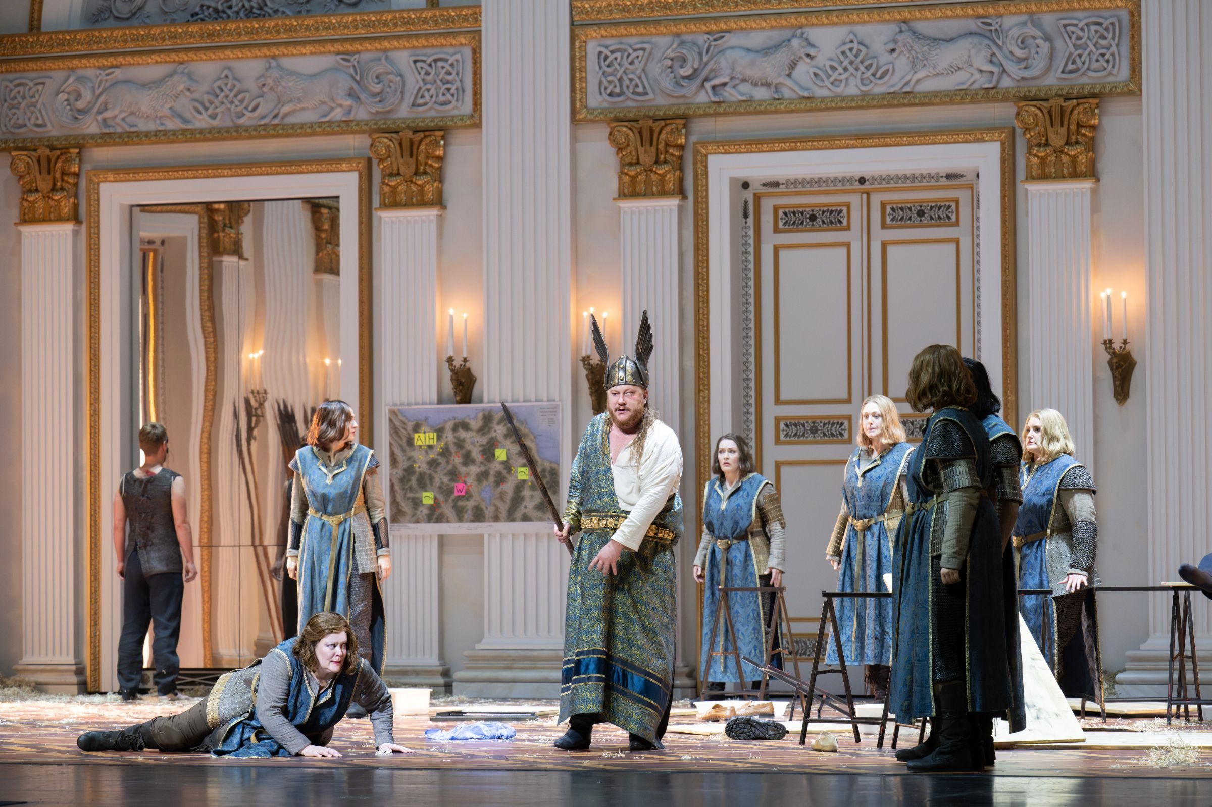 Miina-Liisa Värelä (Brünnhilde) und Nicholas Brownlee (Wotan) &copy; Monika Rittershaus