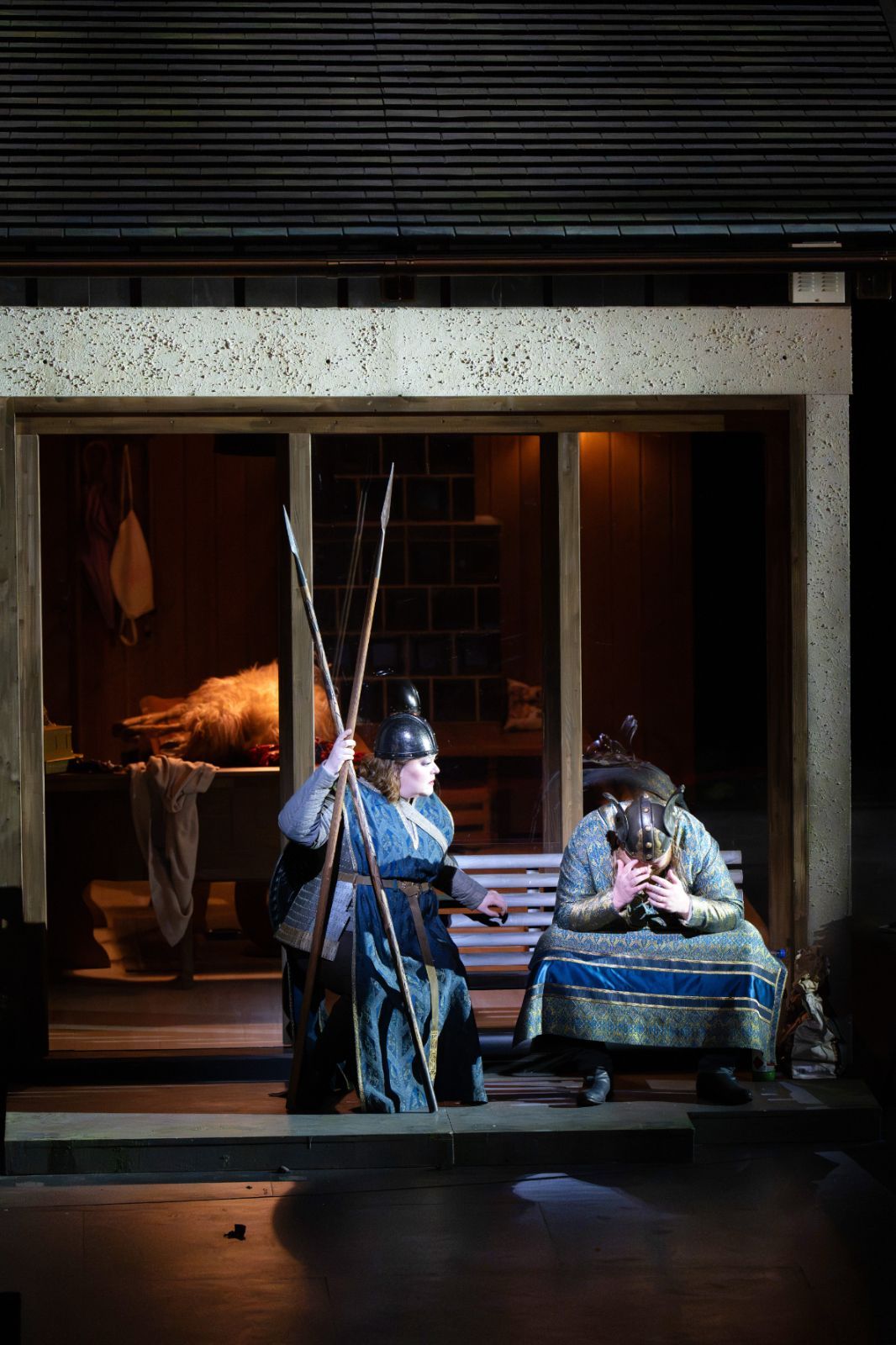 Miina-Liisa Värelä (Brünnhilde) und Nicholas Brownlee (Wotan) &copy; Monika Rittershaus