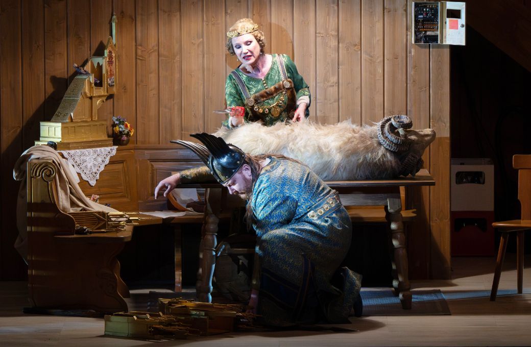 Ekaterina Gubanova (Fricka) und Nicholas Brownlee (Wotan) &copy; Monika Rittershaus