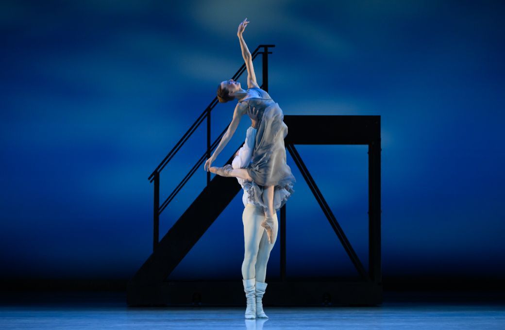 Francesco Resch and Katrin Schrader in <i>Rom&eacute;o et Juliette</i> by Jean-Christophe Maillot &copy; Alice Blangero