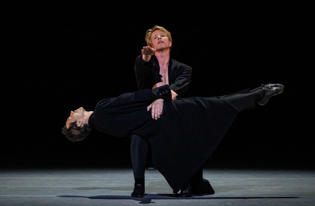 Marijn Rademaker and Oleksandr Ryabko in <i>Opus 100 &ndash; f&uuml;r Maurice</i> by John Neumeier &copy; Alice Blangero