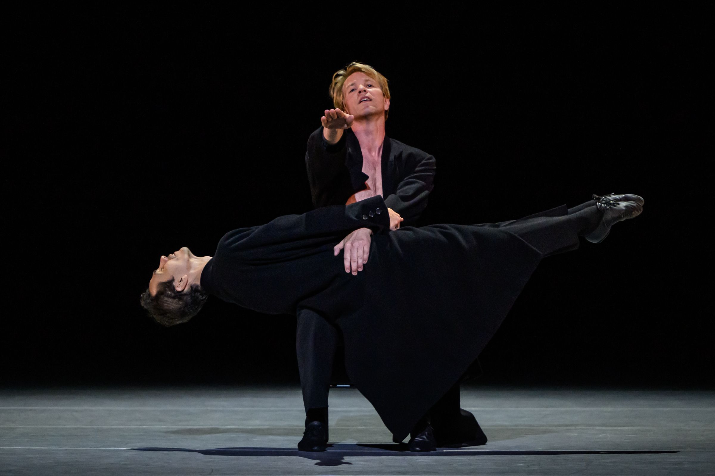 Marijn Rademaker and Oleksandr Ryabko in <i>Opus 100 – für Maurice</i> by John Neumeier &copy; Alice Blangero