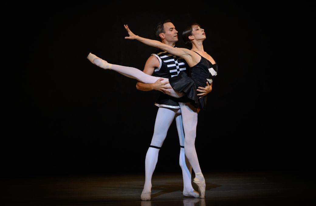 Romina Contreras and J&eacute;r&ocirc;me Tisserand in <i>Jeunehomme</i> by Uwe Scholz &copy; Alice Blangero