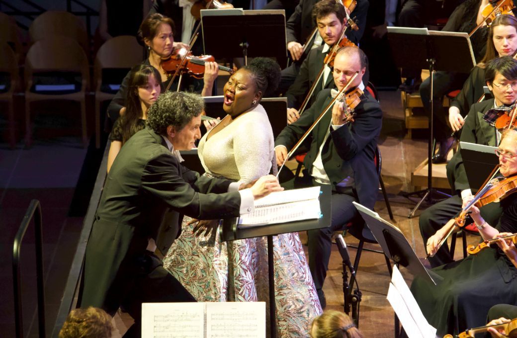 Masabane Cecilia Rangwanasha, Alain Altinoglu et l'Orchestre Symphonique de La Monnaie © FIC - Bertrand Schmitt