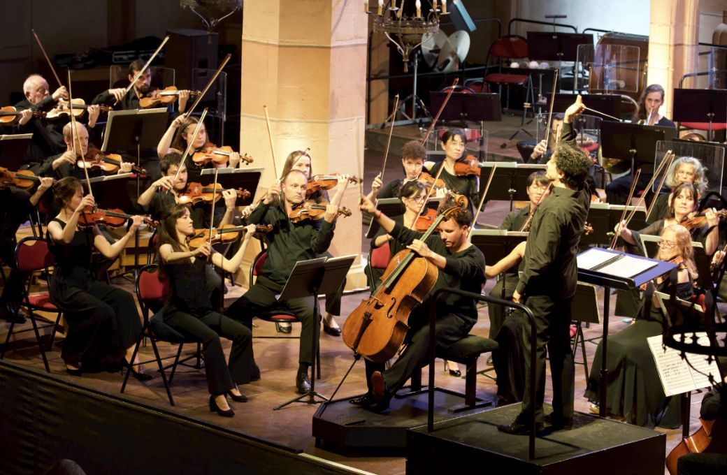 Edgar Moreau,Alain Altinoglu et l'Orchestre Symphonique de La Monnaie © FIC - Bertrand Schmitt