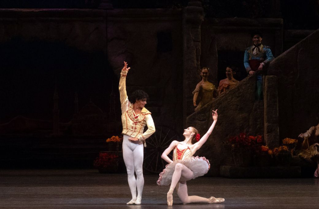 Catherine Hurlin and Isaac Hern&aacute;ndez in <i>Don Quixote</i> &copy; Nir Arieli