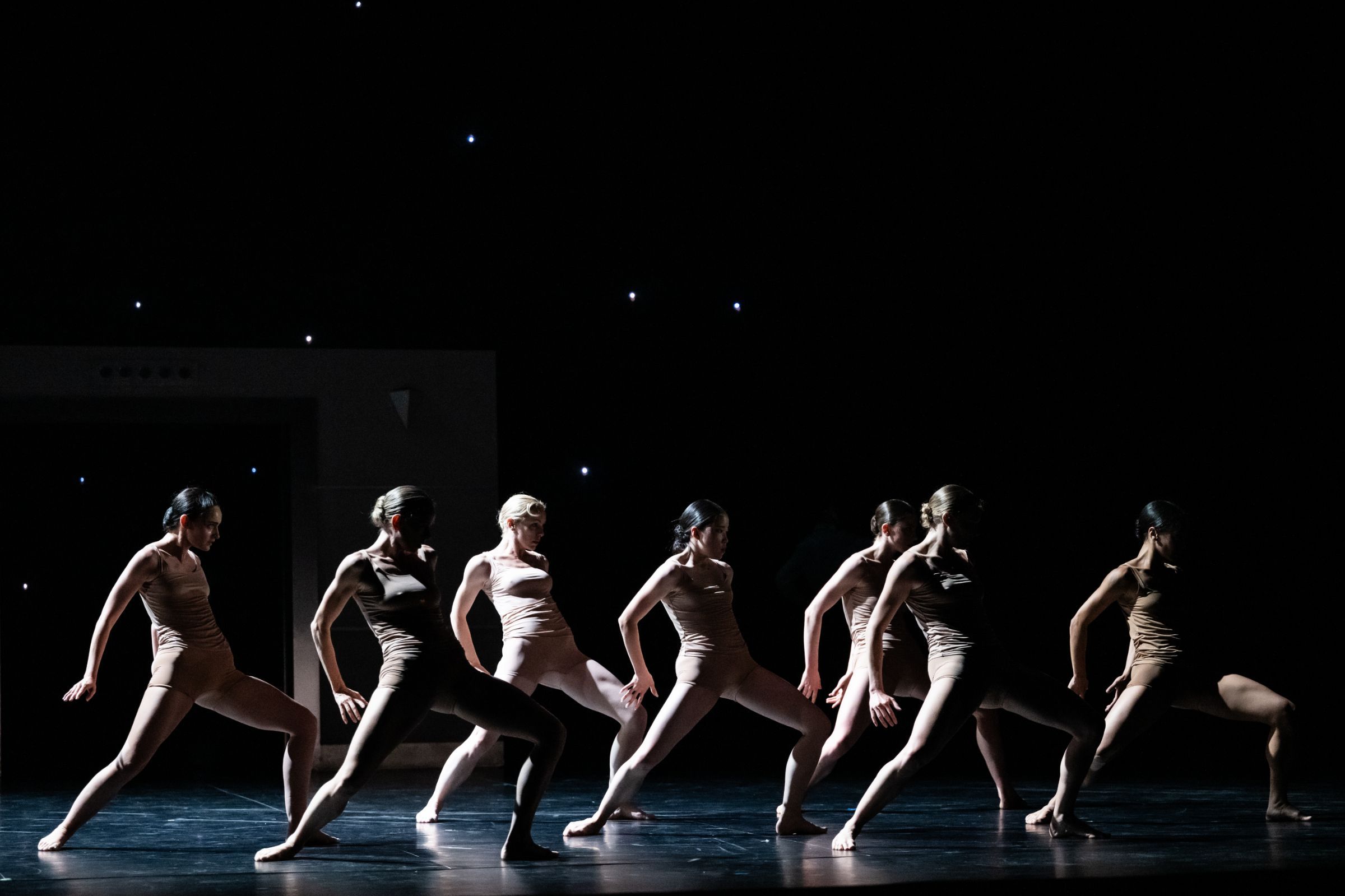 Paris Opera Ballet in Micaela Taylor’s <i>Dreams This Way</i> &copy; Julien Benhamou