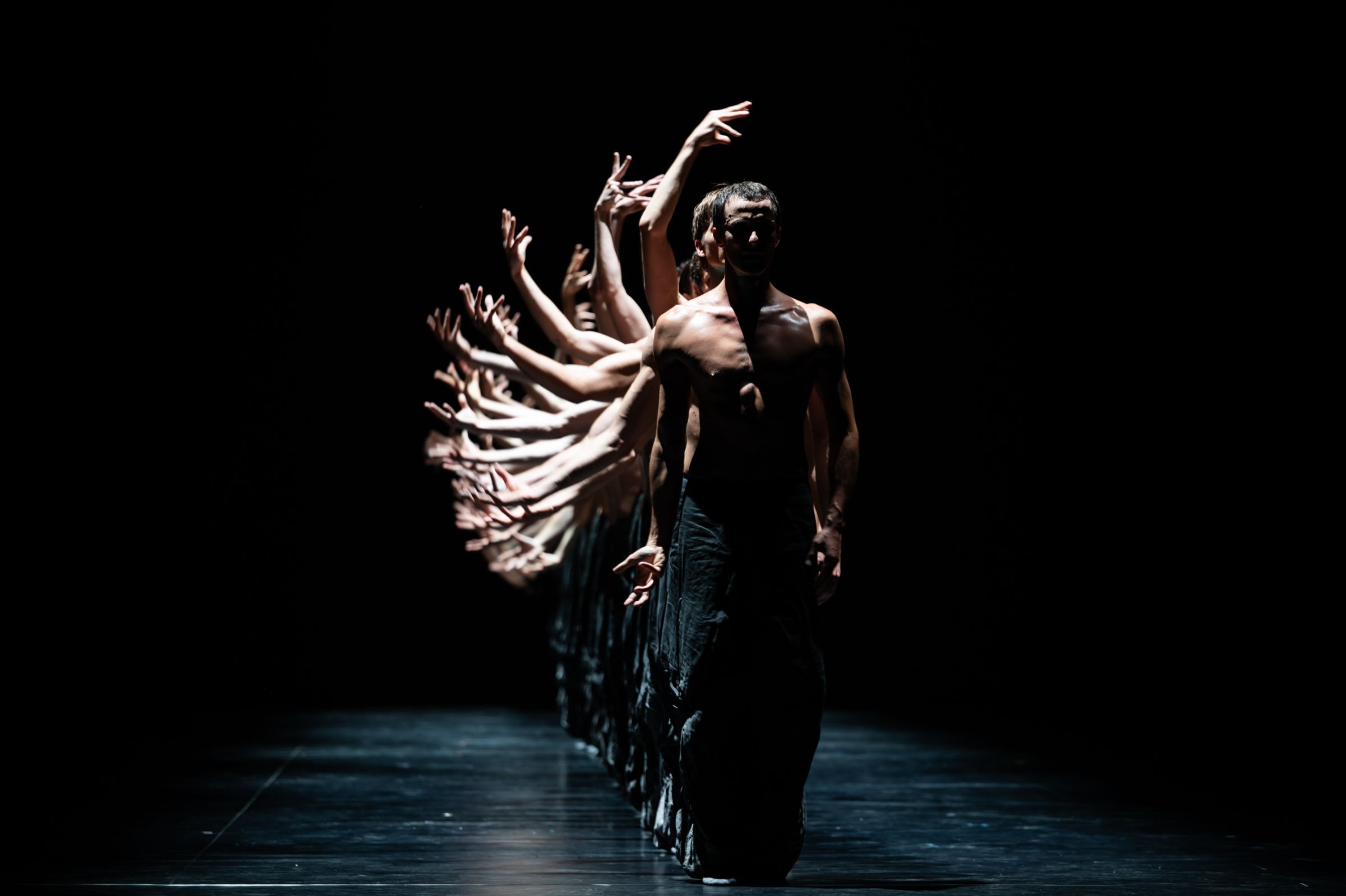 Paris Opera Ballet in Crystal Pite’s <i>The Seasons’ Canon</i> &copy; Julien Benhamou