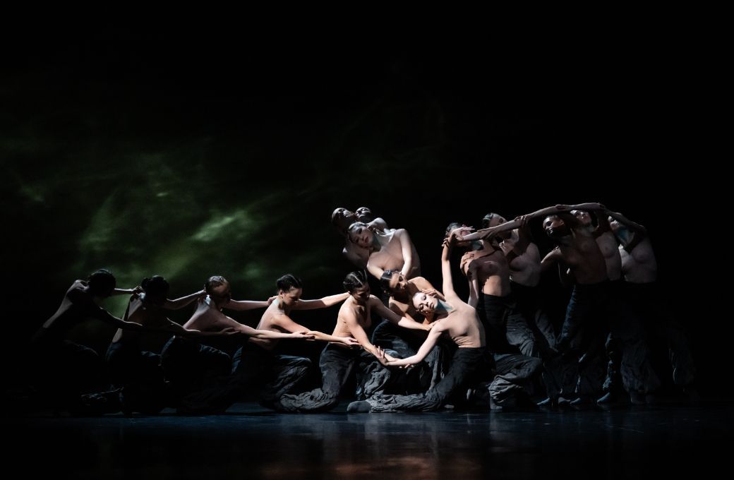 Paris Opera Ballet in Crystal Pite&rsquo;s <i>The Seasons&rsquo; Canon</i> &copy; Julien Benhamou