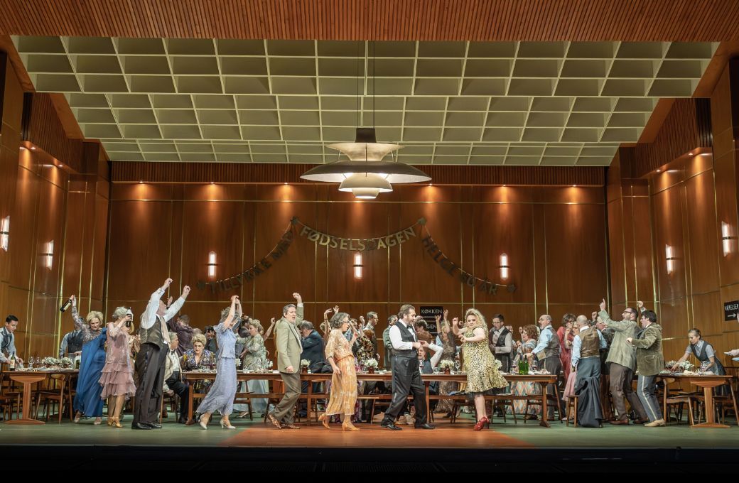 Conga lines: <i>Festen</i> at the Royal Opera © RBO | Marc Brenner