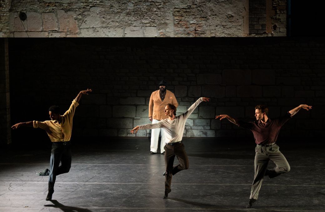 Osiel Gouneo, Daniil Simkin and Alban Lendorf with Gregory Porter in <i>Real Truth</i> &copy; Andrea Boni