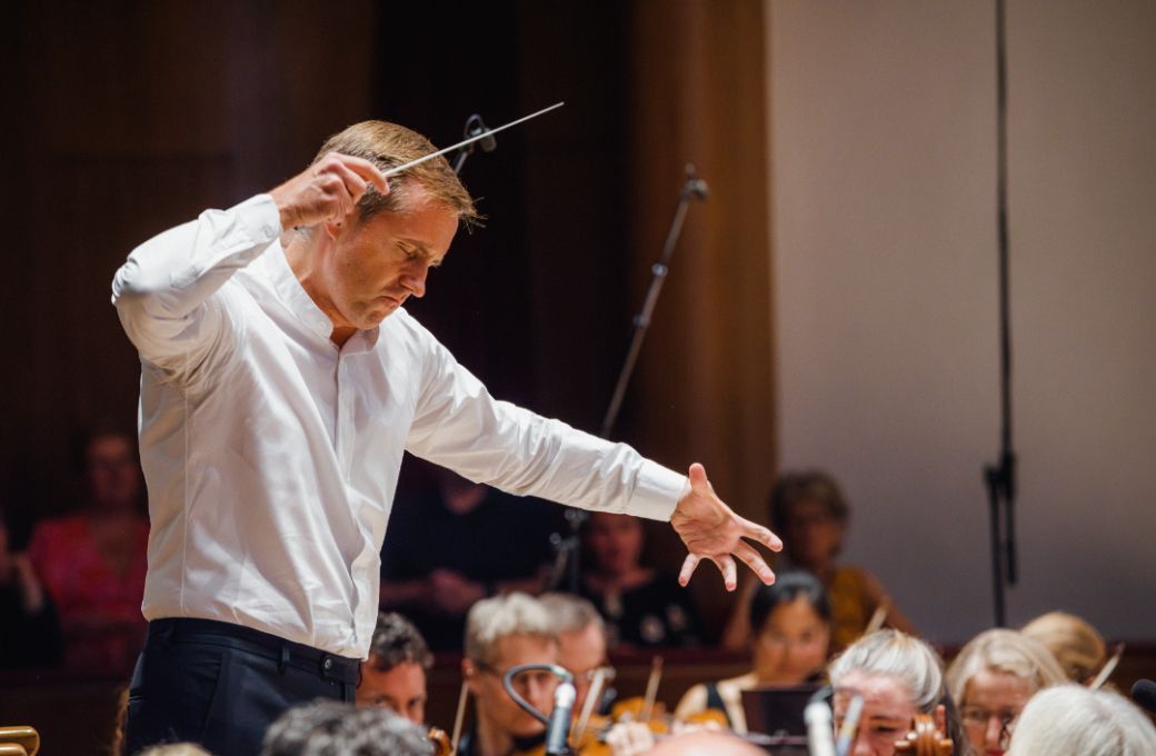 Vasily Petrenko conducts the Royal Liverpool Philharmonic Orchestra © Gary William-Smith