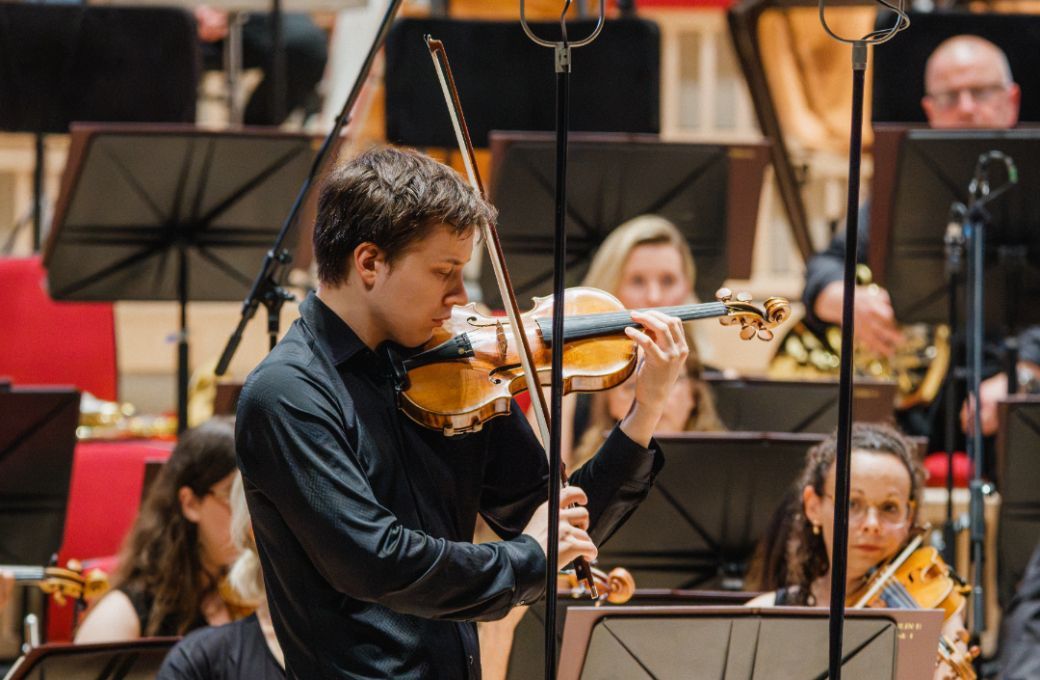 Johan Dalene and the Royal Liverpool Philharmonic Orchestra &copy; Gary William-Smith
