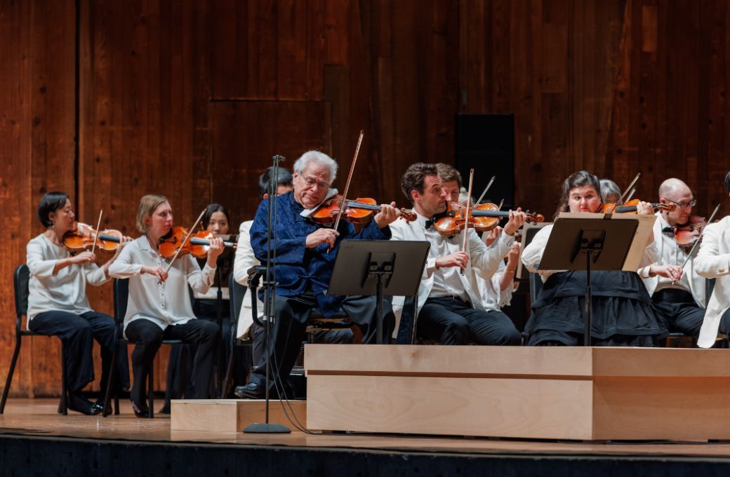Itzhak Perlman and The Cleveland Orchestra &copy; Kevin Libal