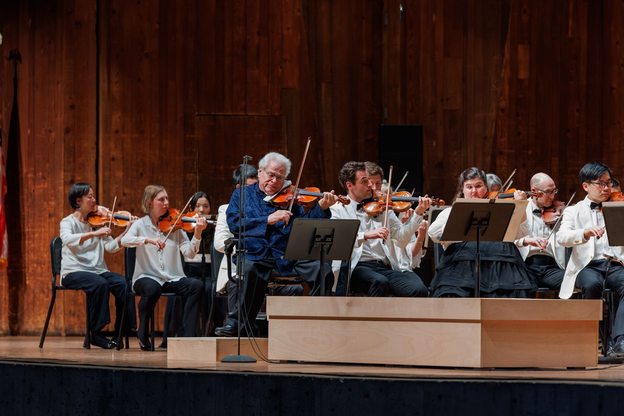 Itzhak Perlman and The Cleveland Orchestra &copy; Kevin Libal