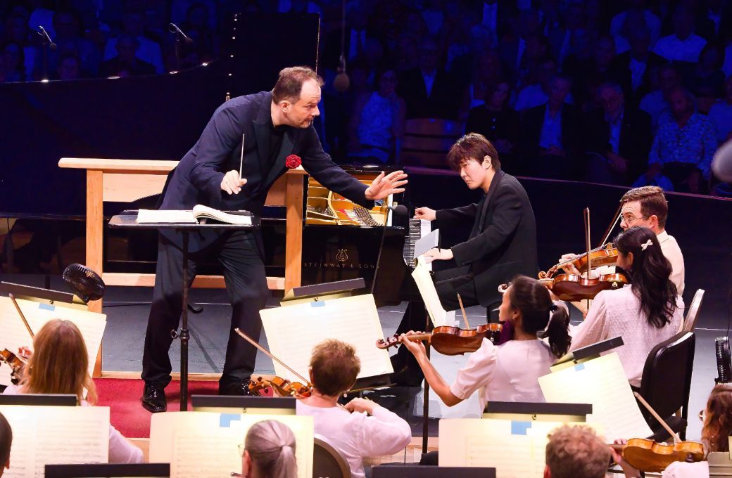 Andris Nelsons, Seong-Jin Cho and the Boston Symphony Orchestra © Hilary Scott, courtesy of the BSO