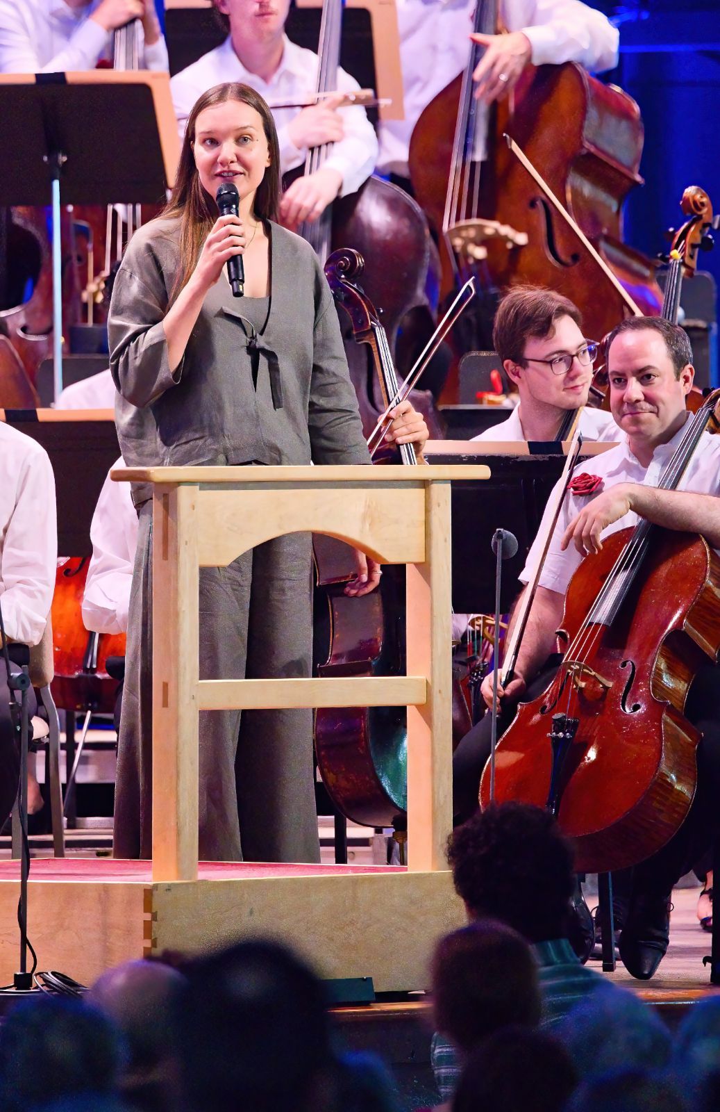 Sophia Jani introduces <i>What do flowers do at night?</i> &copy; Hilary Scott, courtesy of the BSO