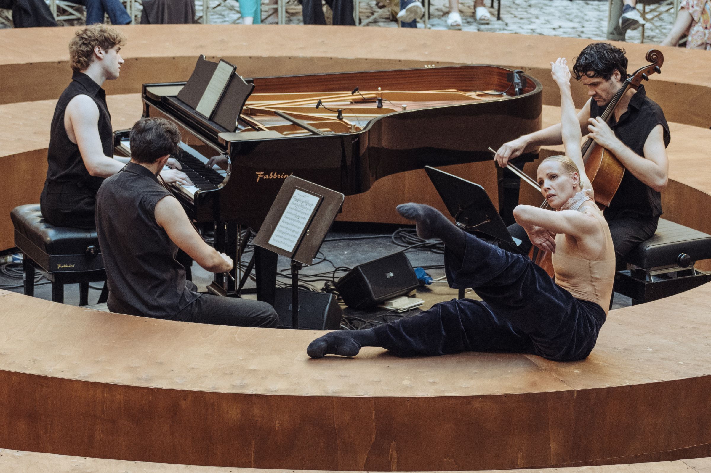 Anne Jung and the Richter Trio in Marco Goecke’s <i>Seven Ages</i> &copy; Andrea Boccalini
